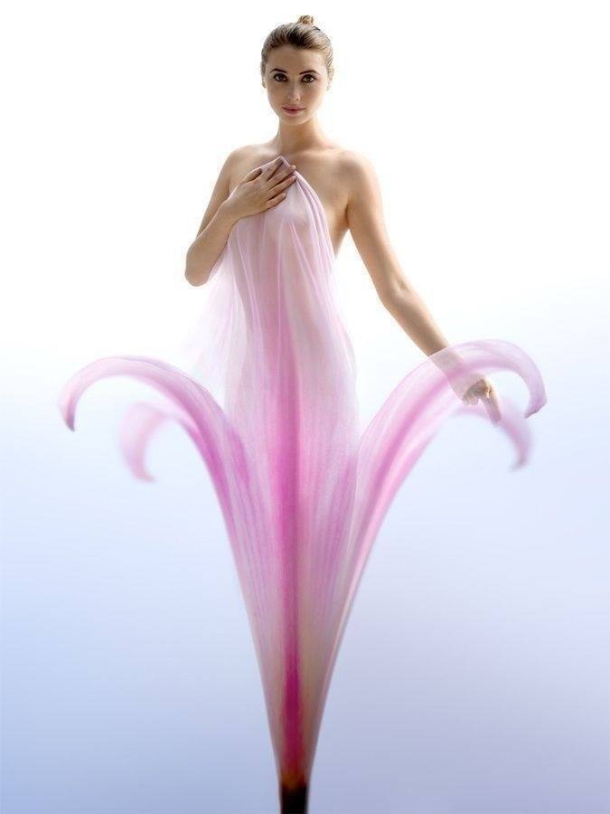 Forced Perspective Flower Girl Photography