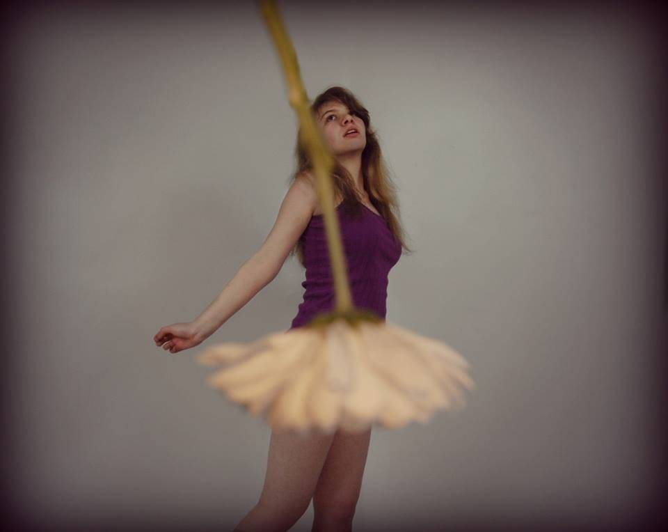Forced Perspective Flower Girl Photography