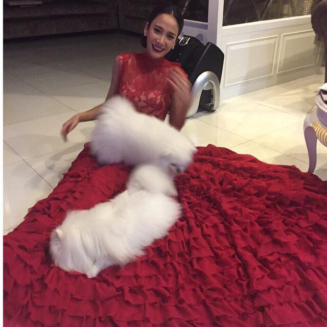 "อั้ม พัชราภา" สวยสง่าดุจนางพญาในชุดสีแดงสุดหรู ในงานเปิดไฟต้นคริสต์มาสอย่างอลังการ