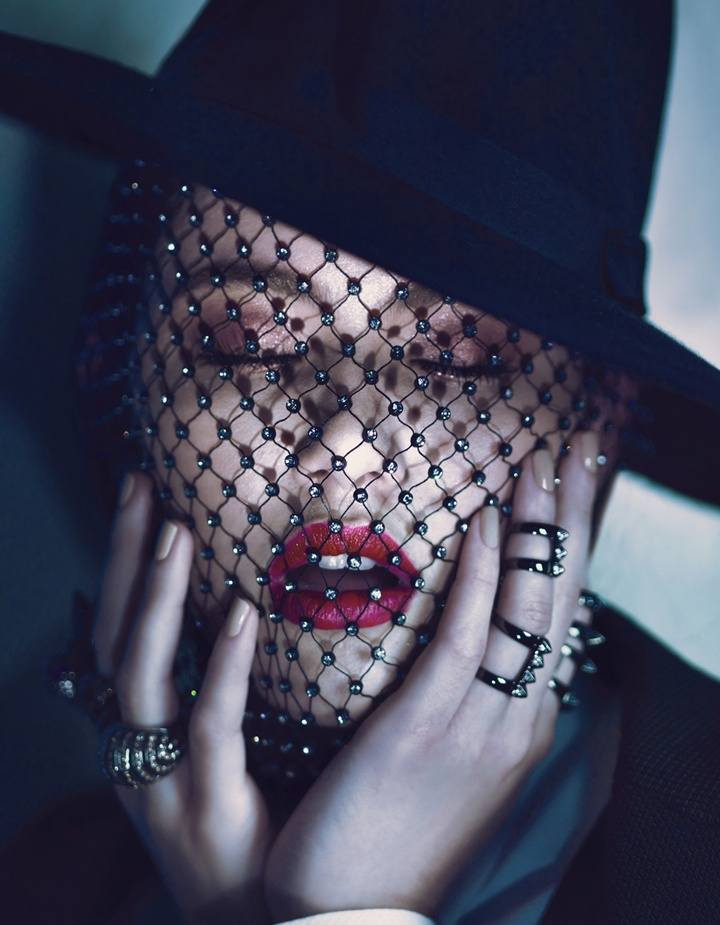 ใหม่-ดาวิกา โฮร์เน่ @ THE MAGAZINE December 2014/January 2015