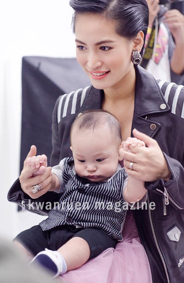 พ่อ-ลูก ปีเตอร์กับน้องแพนเตอร์ เบี้องหลังถ่ายแบบ นิตยสารขวัญเรือน