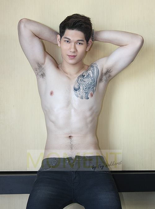 MOMENT vol.1 no.3 November 2014