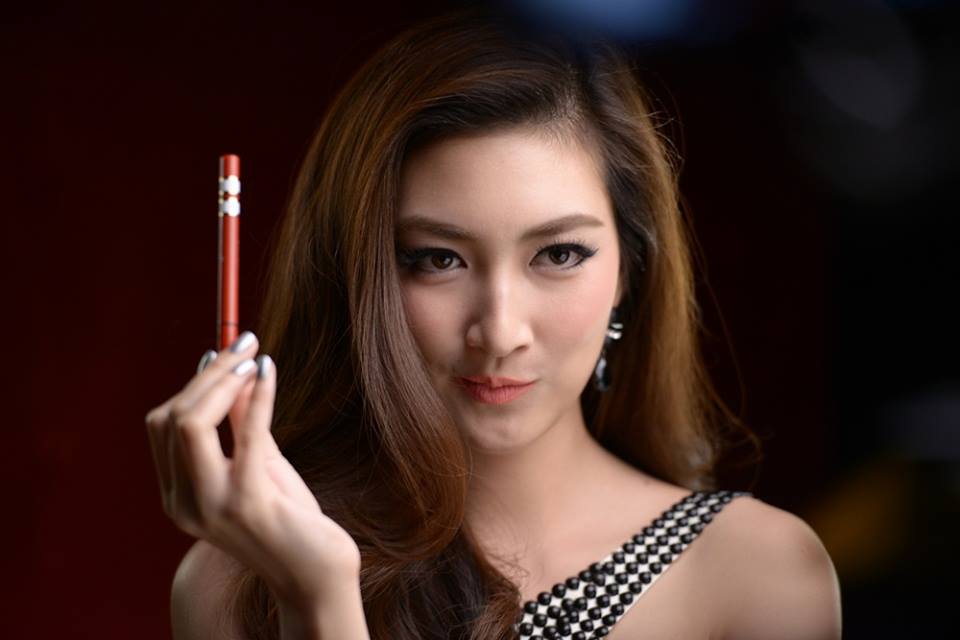 แพนเค้ก เขมนิจ @ เบื้องหลังโฆษณา มิสทีน ซุปเปอร์ แบล็ค ฟิคซ์ อายไลเนอร์