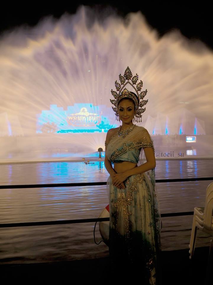 แคทรียา อิงลิช รับบท "นางมณีเมขลา" ในละครเวทีเทิดพระเกียรติ "พระมหาชนก เดอะ ฟีโนมีนอน ไลฟ์ โชว์"