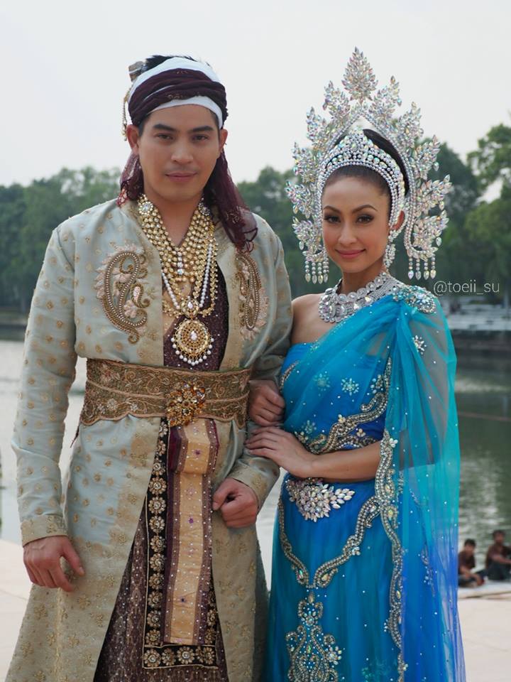 แคทรียา อิงลิช รับบท "นางมณีเมขลา" ในละครเวทีเทิดพระเกียรติ "พระมหาชนก เดอะ ฟีโนมีนอน ไลฟ์ โชว์"