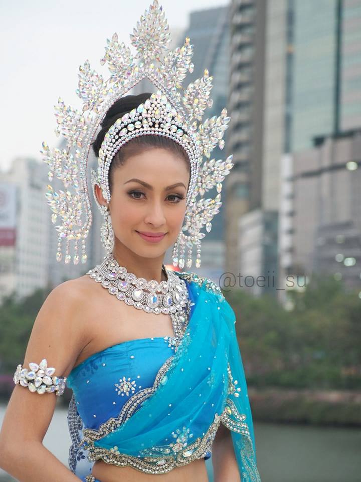 แคทรียา อิงลิช รับบท "นางมณีเมขลา" ในละครเวทีเทิดพระเกียรติ "พระมหาชนก เดอะ ฟีโนมีนอน ไลฟ์ โชว์"