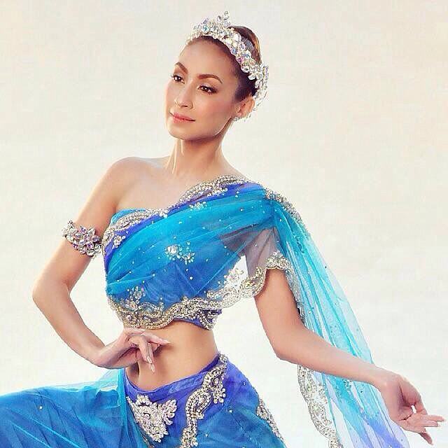 แคทรียา อิงลิช รับบท "นางมณีเมขลา" ในละครเวทีเทิดพระเกียรติ "พระมหาชนก เดอะ ฟีโนมีนอน ไลฟ์ โชว์"