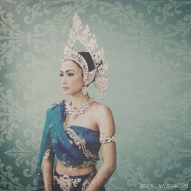 แคทรียา อิงลิช รับบท "นางมณีเมขลา" ในละครเวทีเทิดพระเกียรติ "พระมหาชนก เดอะ ฟีโนมีนอน ไลฟ์ โชว์"
