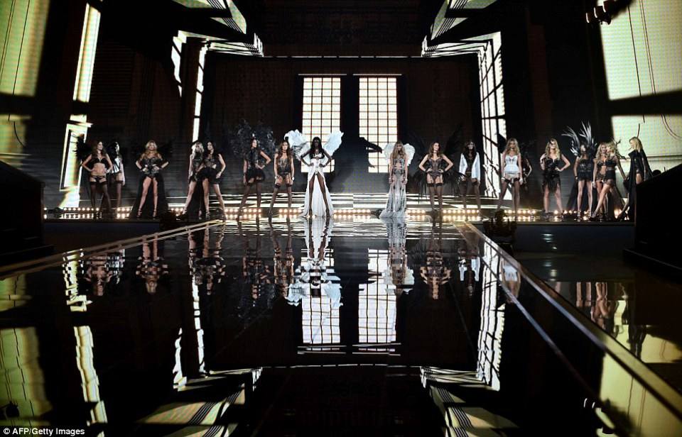 แม่เจ้า Victoria Secret Show 2014 London