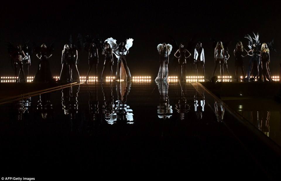 แม่เจ้า Victoria Secret Show 2014 London