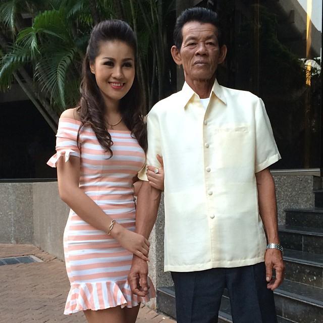 หญิงลี ศรีจุมพล กับพ่อ