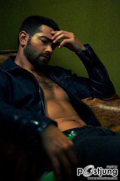 Jesse Metcalfe is super SEXY