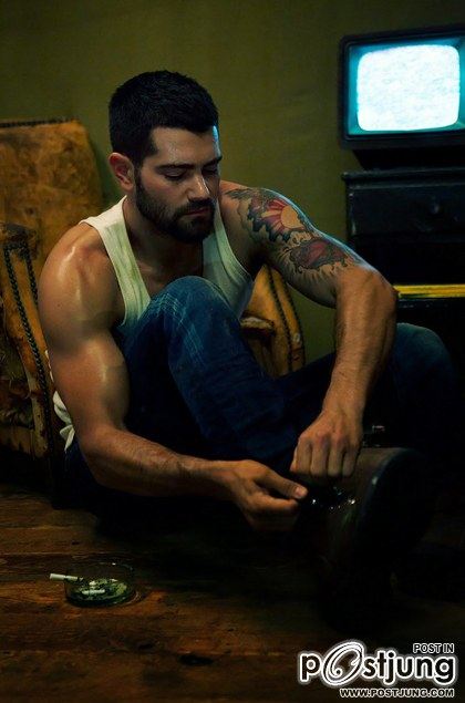 Jesse Metcalfe is super SEXY