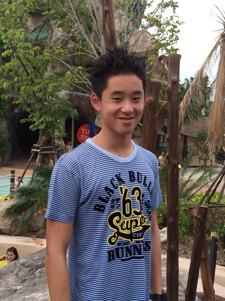 น้องเอสนักว่ายน้ำล่าสุด----