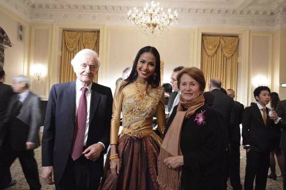 เมญ่า Miss Thailand World เข้าร่วมงานวันพ่อ ณ สถานเอกอัครราชทูตไทย กรุงลอนดอน