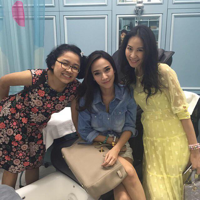 ซูเปอร์สตาร์ "อั้ม พัชราภา" ฮอตเว่อร์ยอด Follow พุ่ง 3 ล้านคนอย่างเป็นทางการ คนเเรกของเอเชีย!!
