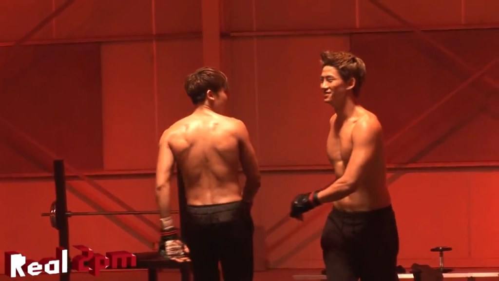2PMหุ่นแชบทุกคนบ่นี่งะโอยแชบ