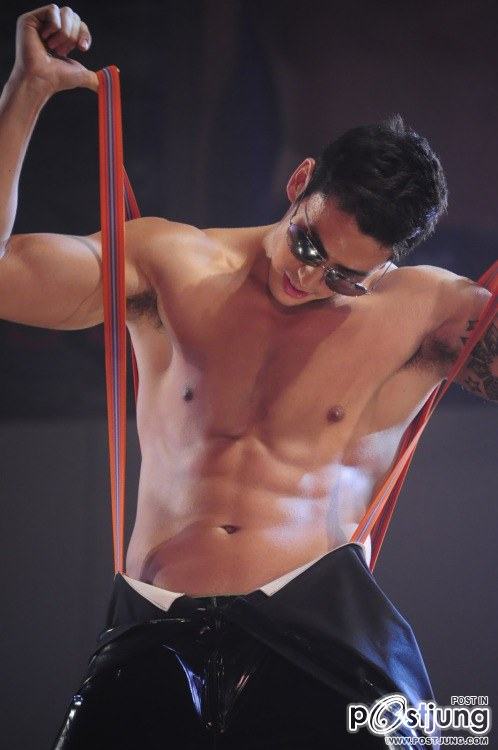 ถอดโชว์เรือนร่าง 698