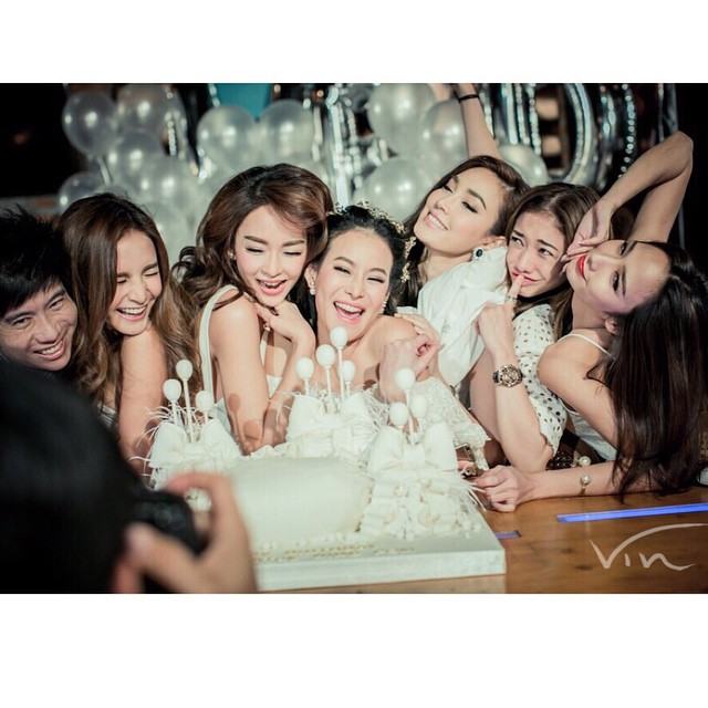 อีกงานที่รวมสาวแซ่บ สุดไฮโซ "อั้ม-เป้ย-เมย์เฟื่อง-เมย์พิช-หนิง-กระแต-วุ้นเส้น-แป้ง" ปาร์ตี้ทุกวัน!!
