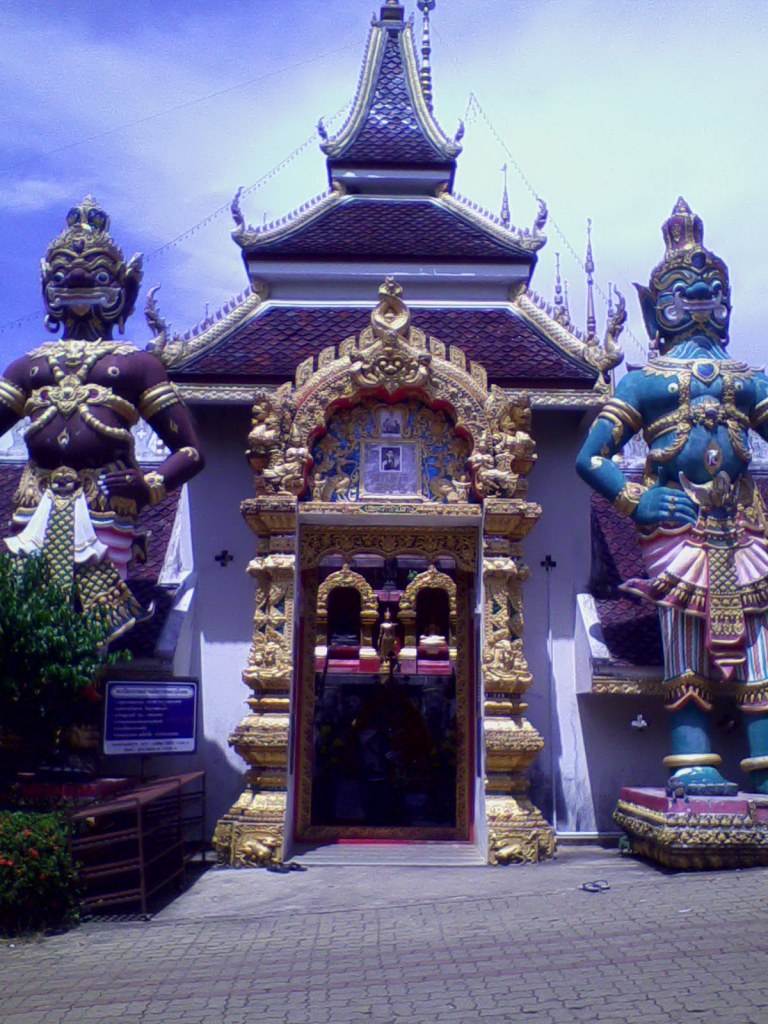 เที่ยวเมืองเเพร่