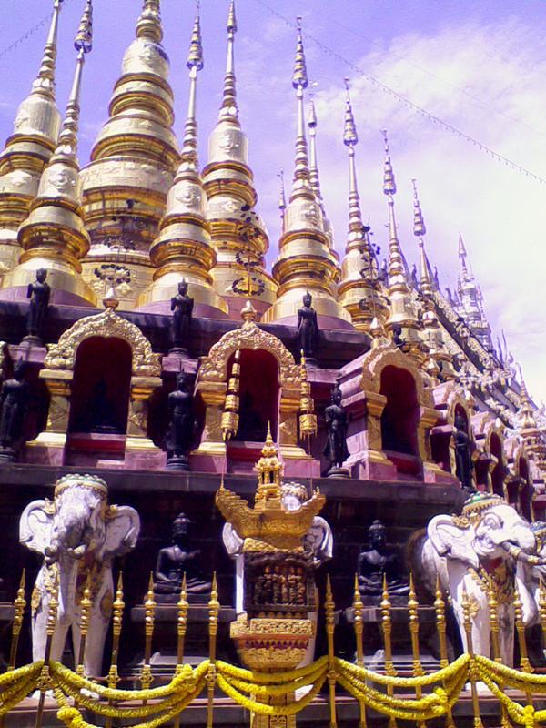 เที่ยวเมืองเเพร่