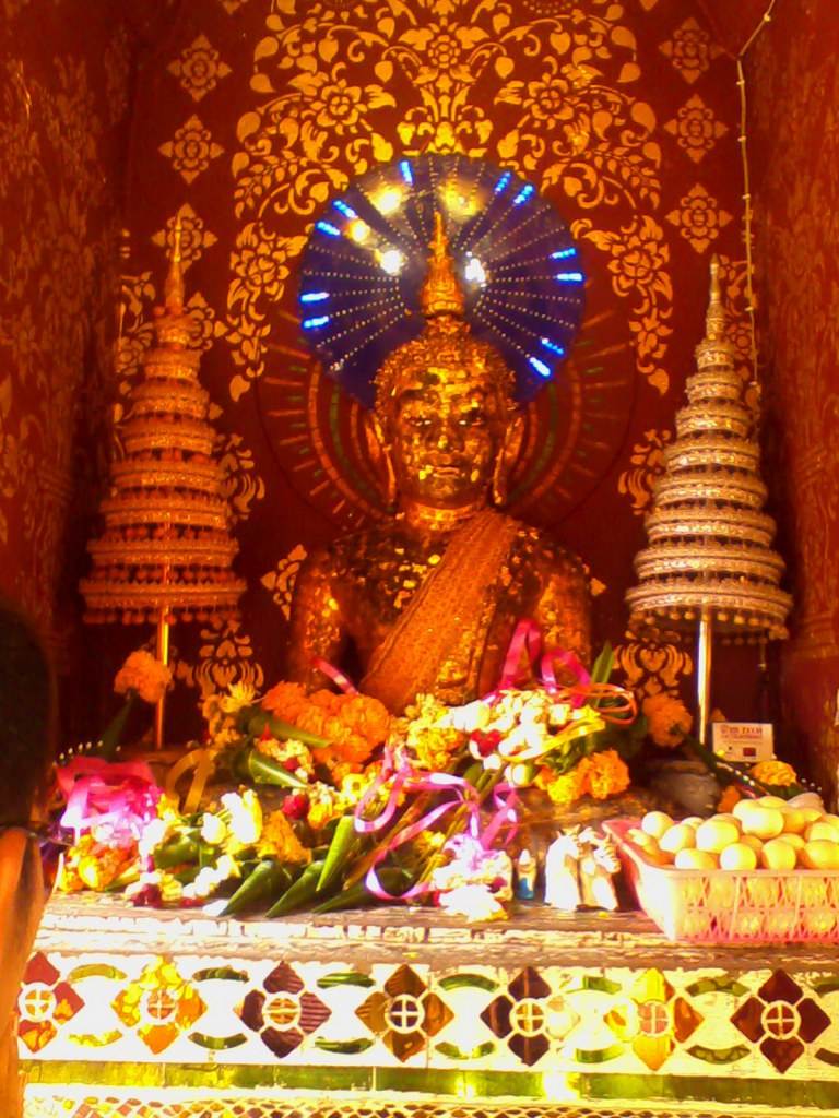 พระเจ้าทันใจ วัดพระธาตุช่อเเฮ