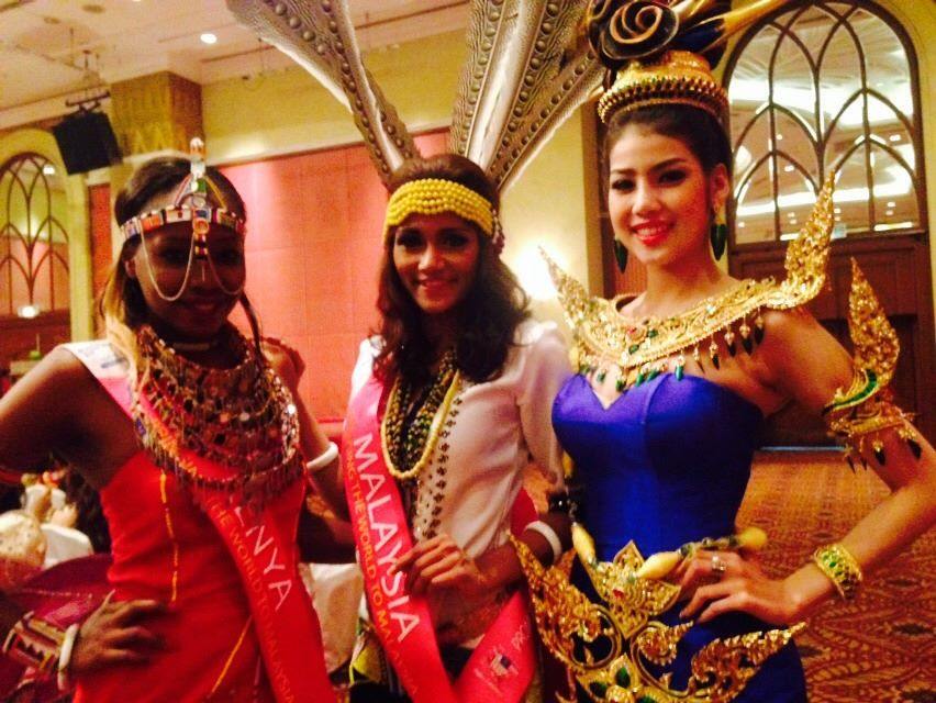 น้องพลอย ในชุด "ภูมิพัสตราชีวาสยาม" ร่วมงานแถลงข่าวการประกวด Miss Tourism International Thailand 201