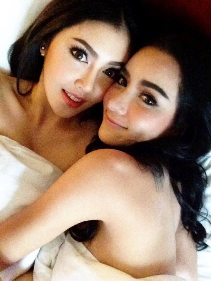2 เจ้าแม่เซ็กซี่ โชว์เบี้ยนสวีทกลางห้างดัง เก๋ เลเดอเรอร์ - กระต่าย แม๊กซิม