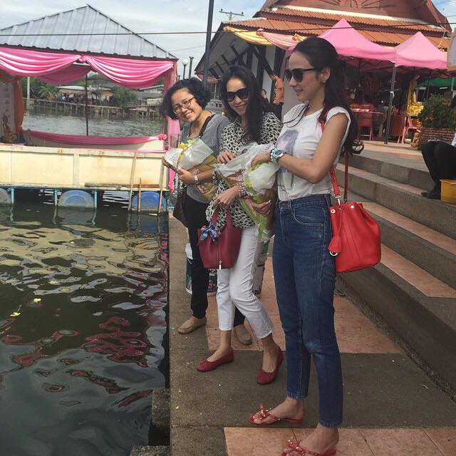 มาทำบุญกับ "อั้ม พัชราภา" งามทั้งกายทั้งใจ