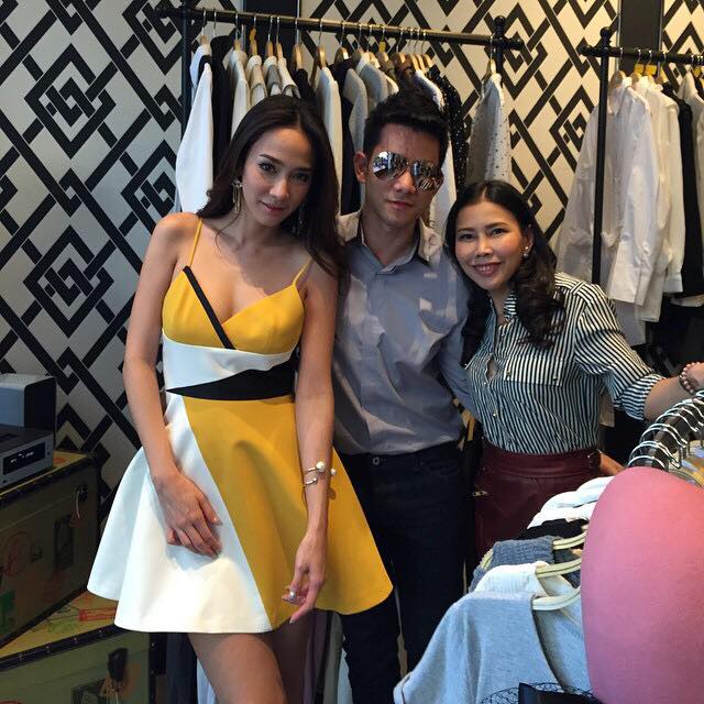 ซุปเปอร์ตาร์ "อั้ม พัชราภา" ร่วมงานเปิดตัวร้าน House of Elements พร้อมเหล่าเพื่อนดาราในวงการ