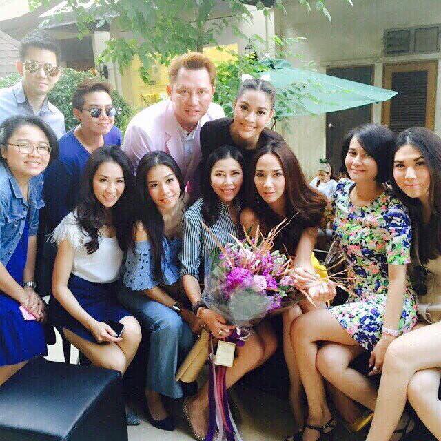 ซุปเปอร์ตาร์ "อั้ม พัชราภา" ร่วมงานเปิดตัวร้าน House of Elements พร้อมเหล่าเพื่อนดาราในวงการ
