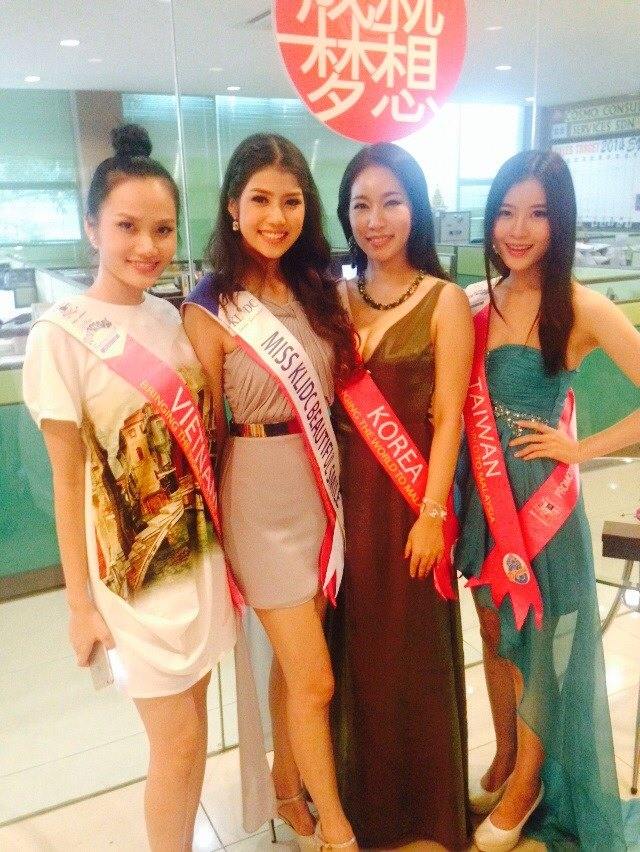 ขอแสดงความยินดีกับน้องพลอยครับกับรางวัลแรก Miss KLIDC Beautiful Smile ที่ประเทศมาเลเซีย