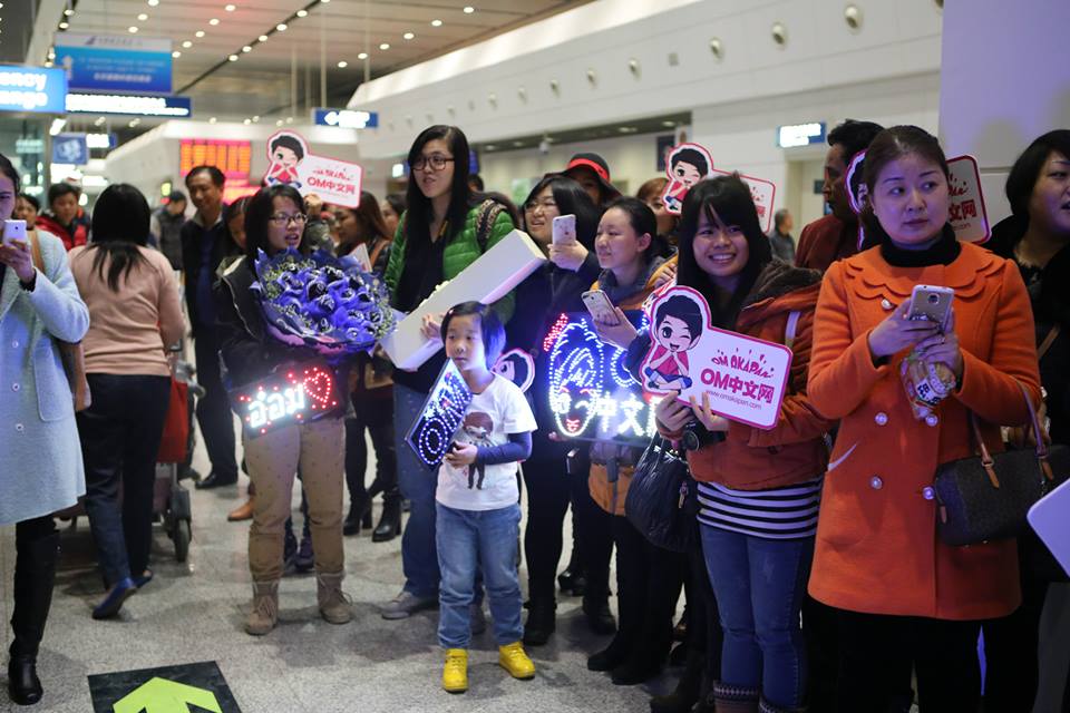 อ๋อม-อรรคพันธ์ พบปะกับแฟนคลับชาวจีนอย่างหนาเเน่น ที่เมือง Wuhan ประเทศจีน