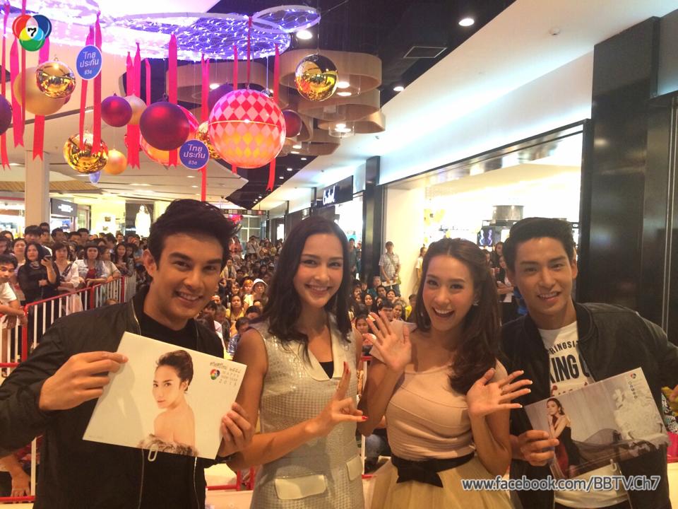 บรรยากาศ การเดินสายเเจกปฎิทินช่อง 7 ห้างเเทบเเตกคนเเน่นมาก!!