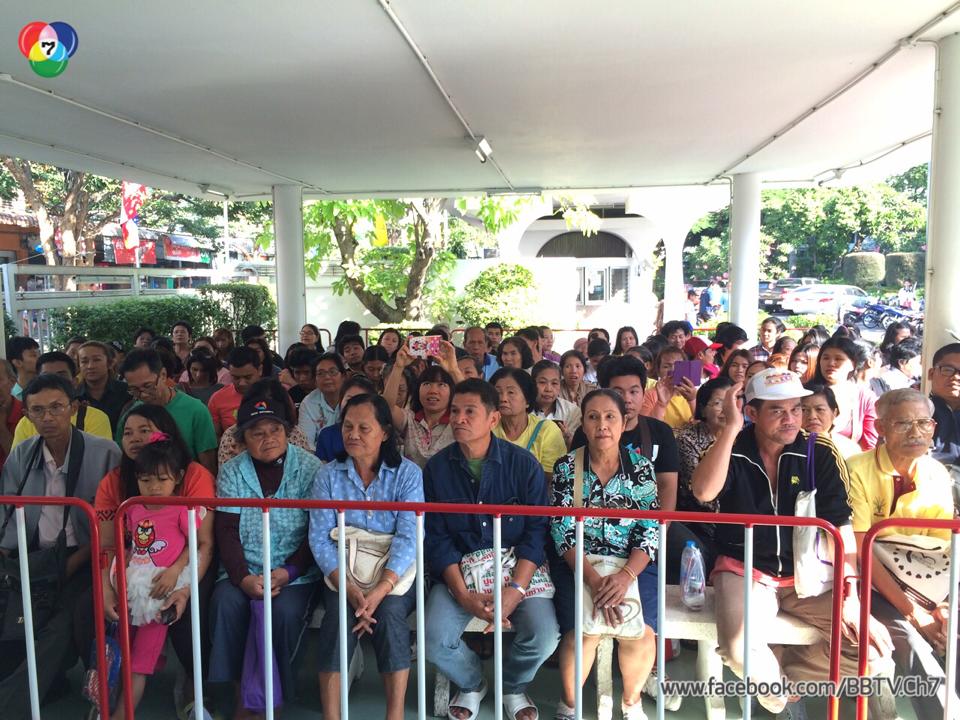 บรรยากาศ การเดินสายเเจกปฎิทินช่อง 7 ห้างเเทบเเตกคนเเน่นมาก!!