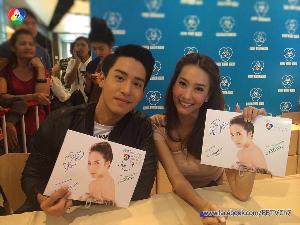 บรรยากาศ การเดินสายเเจกปฎิทินช่อง 7 ห้างเเทบเเตกคนเเน่นมาก!!