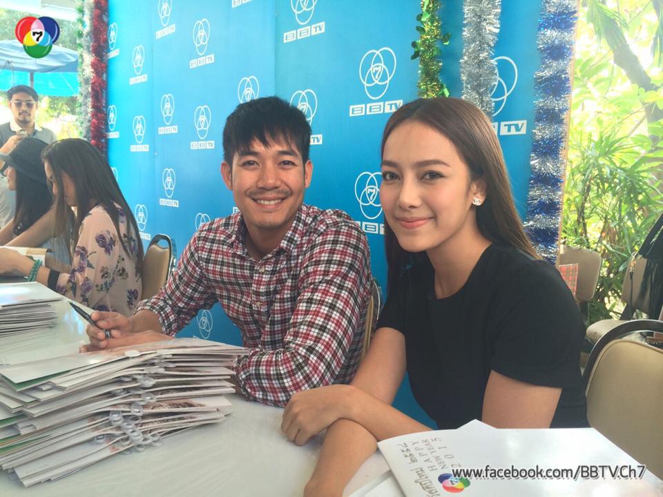 บรรยากาศ การเดินสายเเจกปฎิทินช่อง 7 ห้างเเทบเเตกคนเเน่นมาก!!