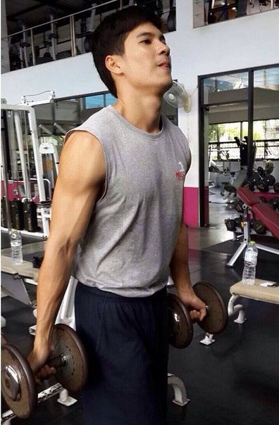 เหงื่อแตกซี๊ด!!!  แอบส่องพระเอกออกกำลังกาย