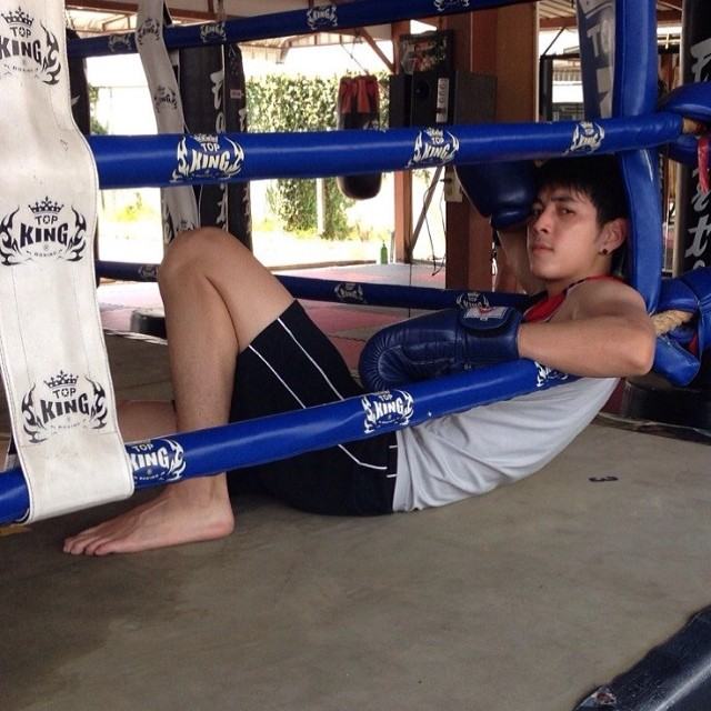 เหงื่อแตกซี๊ด!!!  แอบส่องพระเอกออกกำลังกาย