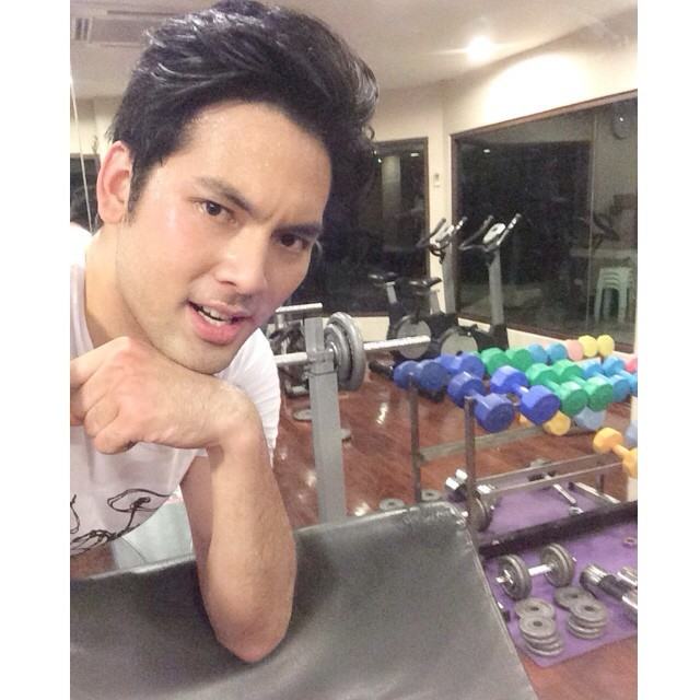 เหงื่อแตกซี๊ด!!!  แอบส่องพระเอกออกกำลังกาย