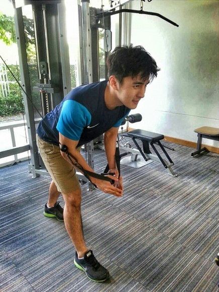 เหงื่อแตกซี๊ด!!!  แอบส่องพระเอกออกกำลังกาย