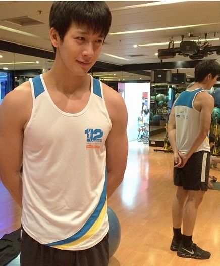 เหงื่อแตกซี๊ด!!!  แอบส่องพระเอกออกกำลังกาย