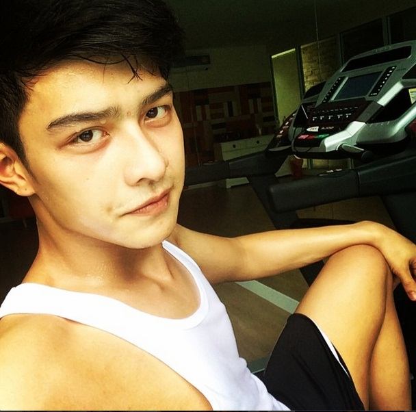 เหงื่อแตกซี๊ด!!!  แอบส่องพระเอกออกกำลังกาย