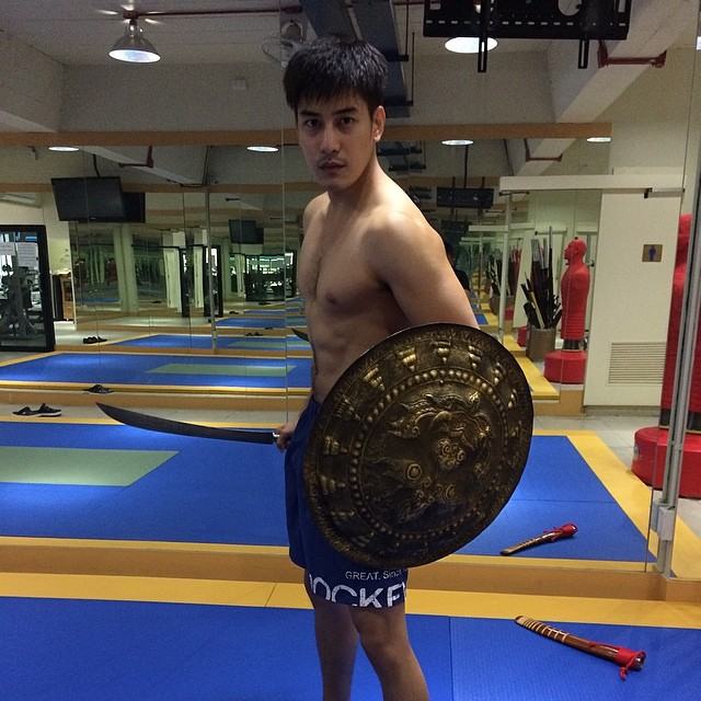 เหงื่อแตกซี๊ด!!!  แอบส่องพระเอกออกกำลังกาย