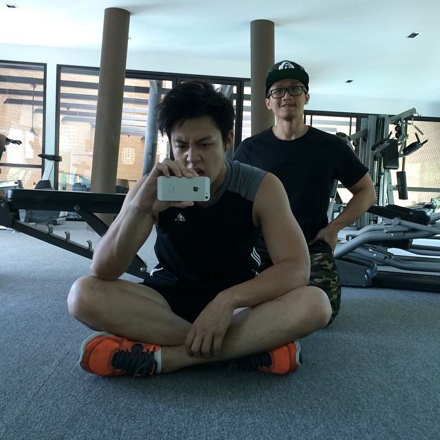 เหงื่อแตกซี๊ด!!!  แอบส่องพระเอกออกกำลังกาย
