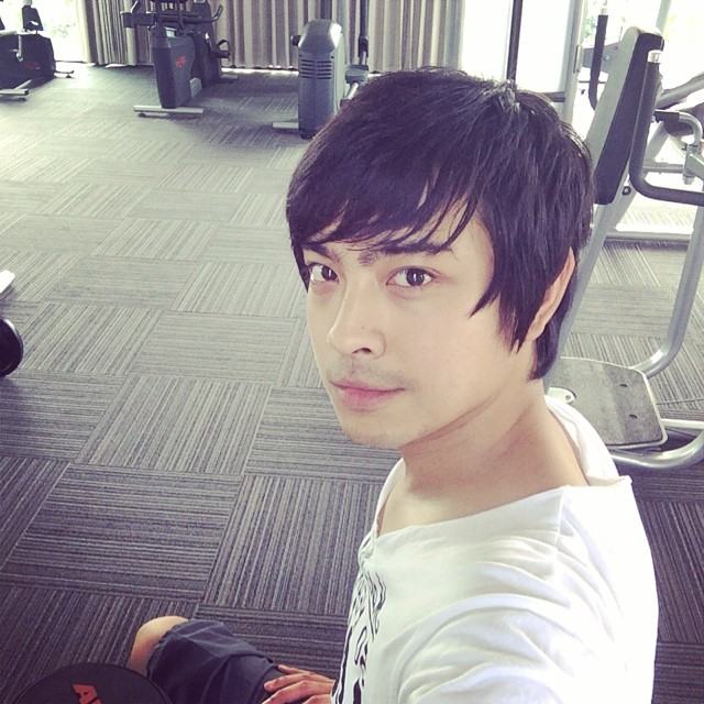 เหงื่อแตกซี๊ด!!!  แอบส่องพระเอกออกกำลังกาย