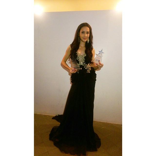 เซ็กซี่สะท้านลมหนาว เหล่าดาราช่อง 7 พาเหรดขึ้นรับรางวัล "Star's Light Awards 2014"