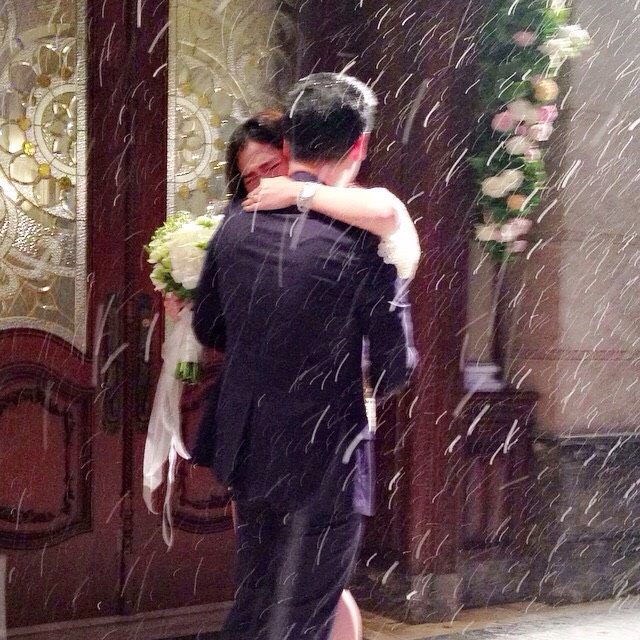 สุดยอดโรแมนติก "น็อต" ทำเซอร์ไพรส์ คุกเข่าขอ "ชมพู่-อารยา" แต่งงาน