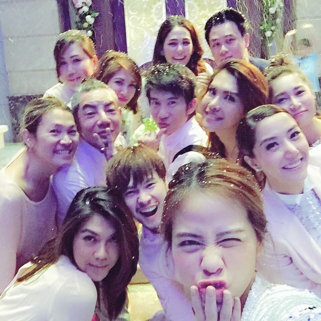 สุดยอดโรแมนติก "น็อต" ทำเซอร์ไพรส์ คุกเข่าขอ "ชมพู่-อารยา" แต่งงาน