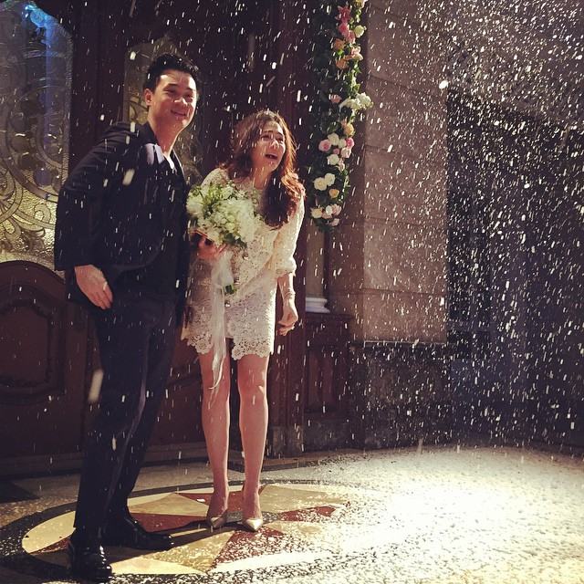 สุดยอดโรแมนติก "น็อต" ทำเซอร์ไพรส์ คุกเข่าขอ "ชมพู่-อารยา" แต่งงาน